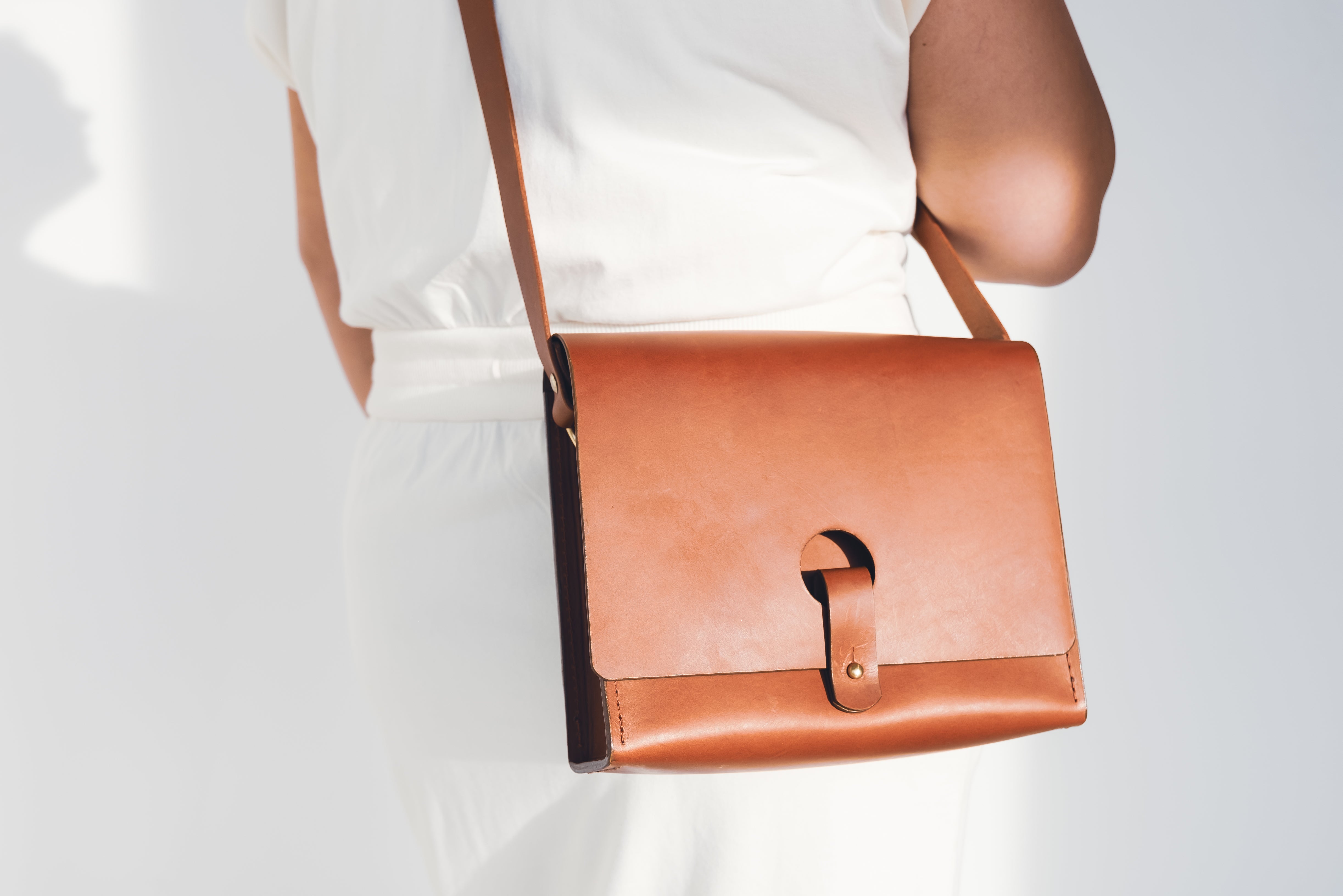 Keyhole Crossbody