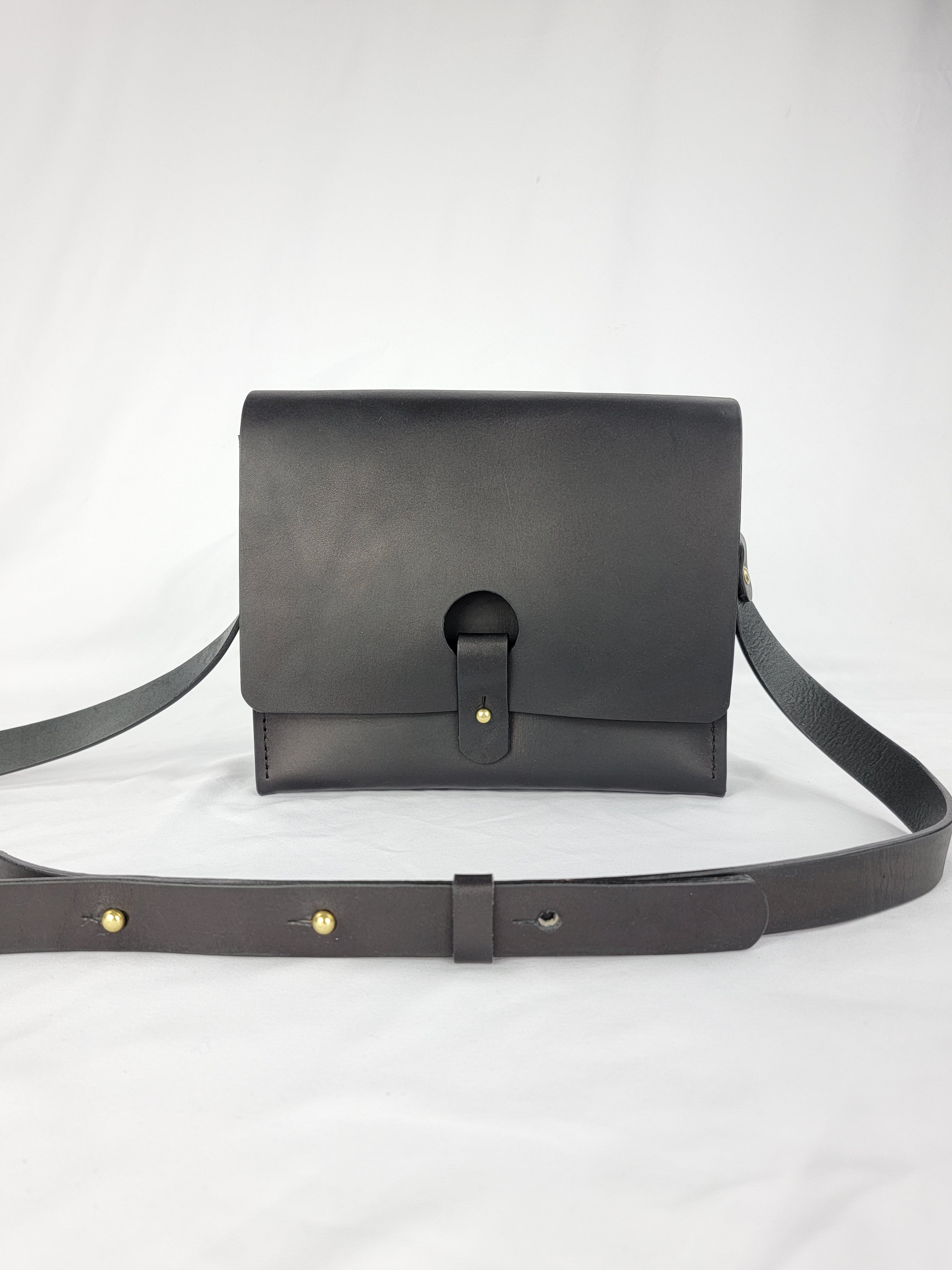 Keyhole Crossbody