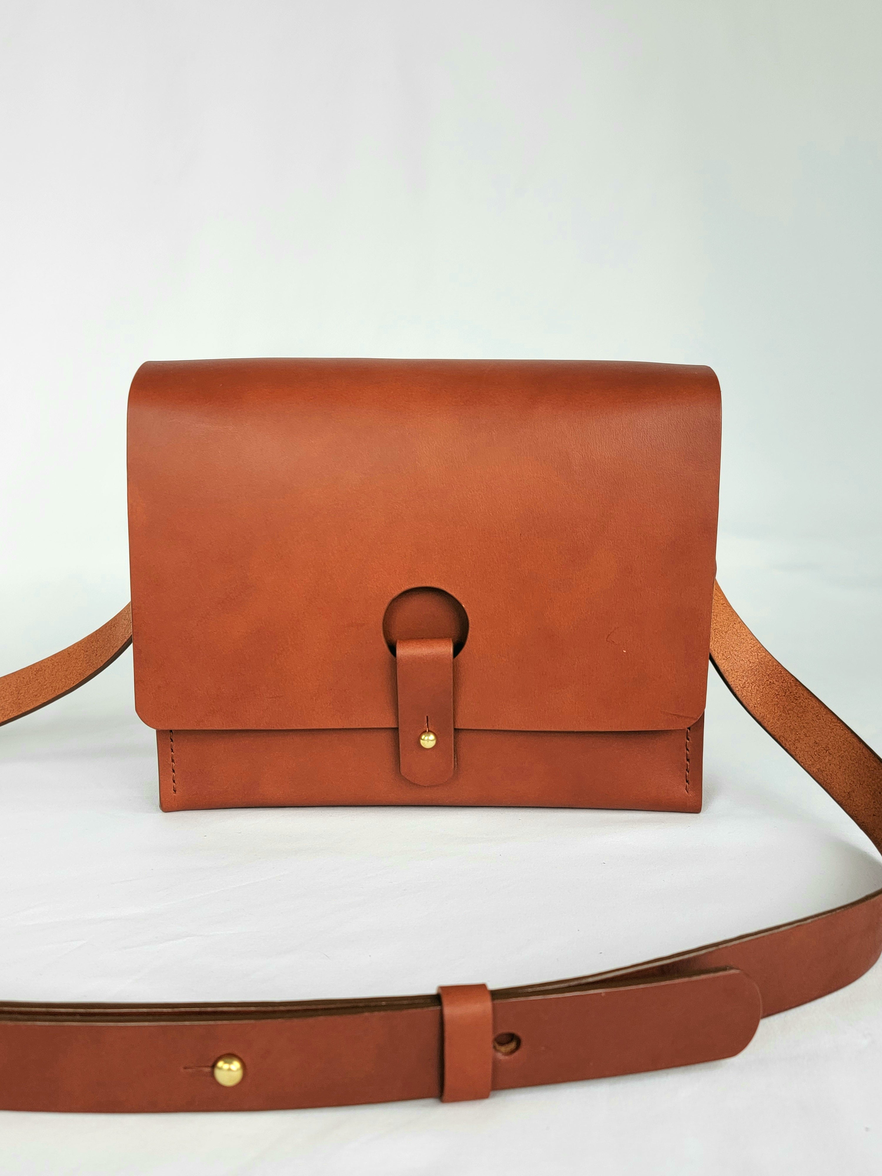 Keyhole Crossbody